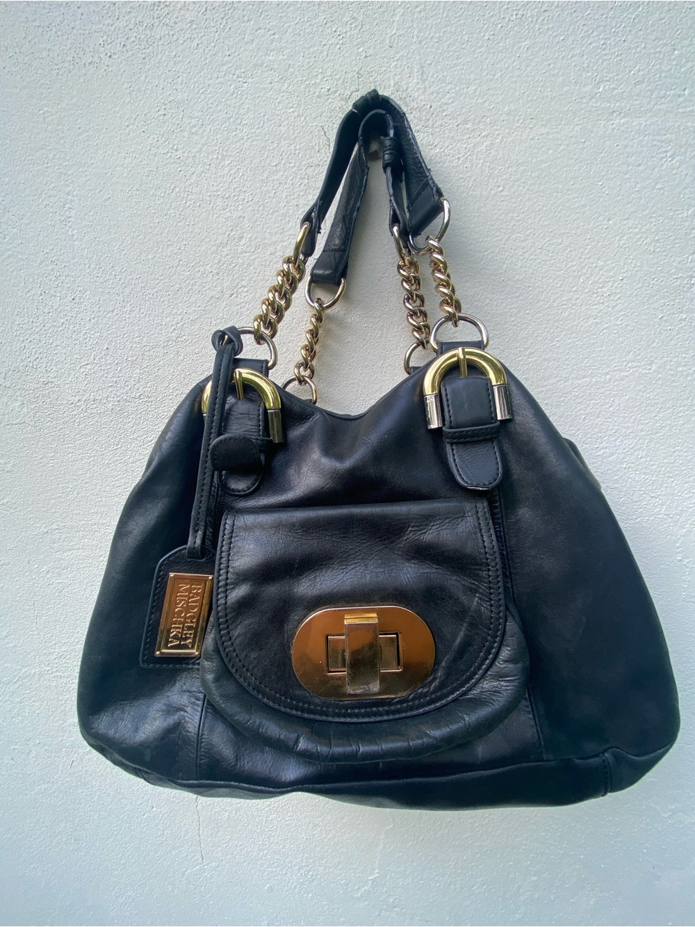 Y2K Badgley Mischka Black Genuine Leather & Gold Chunky Turnlock Shoulder Bag